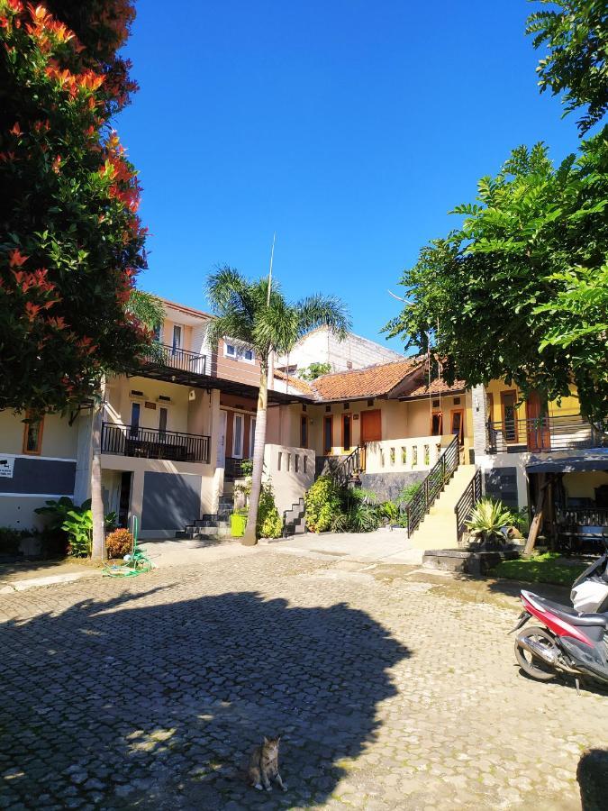 Villa Beverly Lembang Extérieur photo