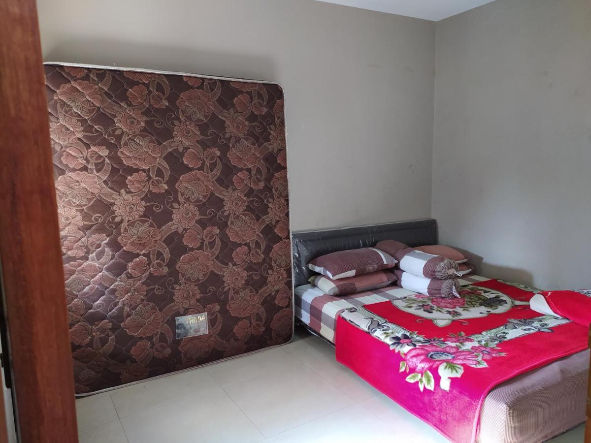 Villa Beverly Lembang Extérieur photo