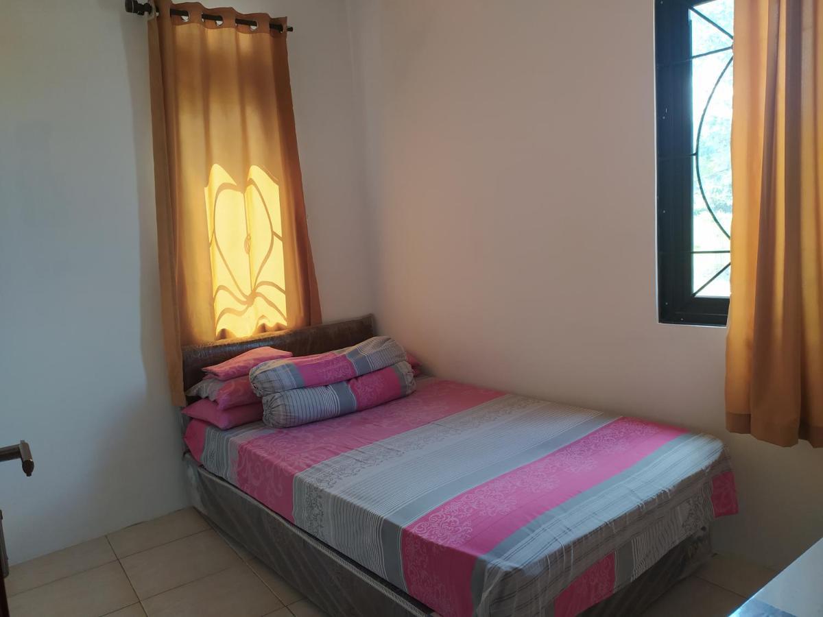 Villa Beverly Lembang Extérieur photo