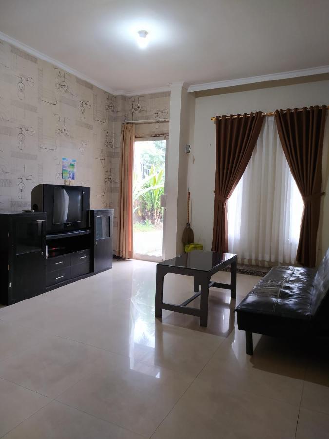 Villa Beverly Lembang Extérieur photo