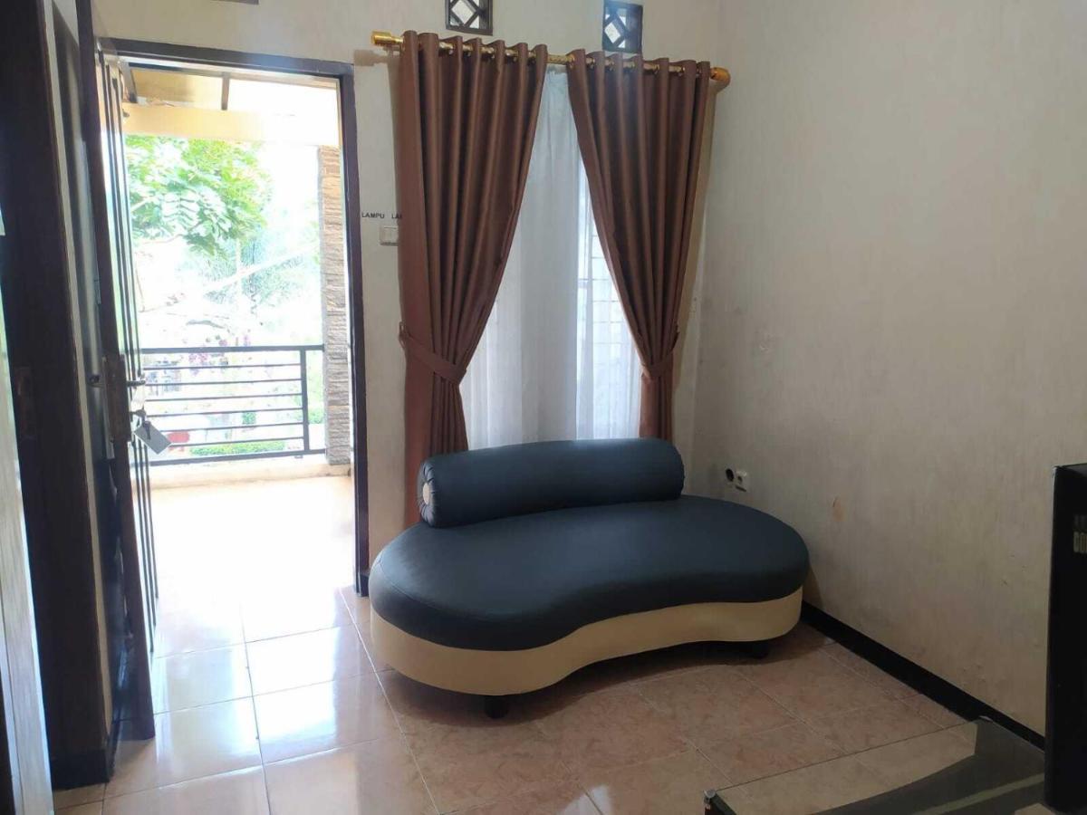 Villa Beverly Lembang Extérieur photo