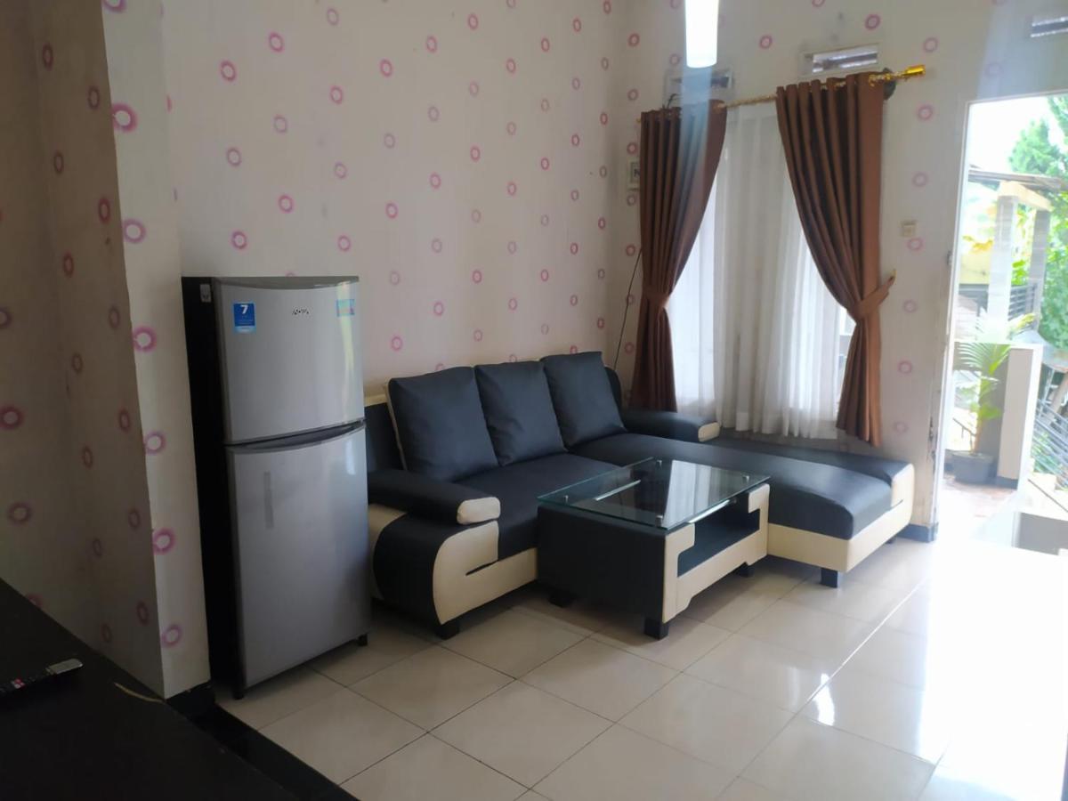 Villa Beverly Lembang Extérieur photo