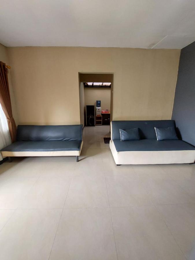 Villa Beverly Lembang Extérieur photo