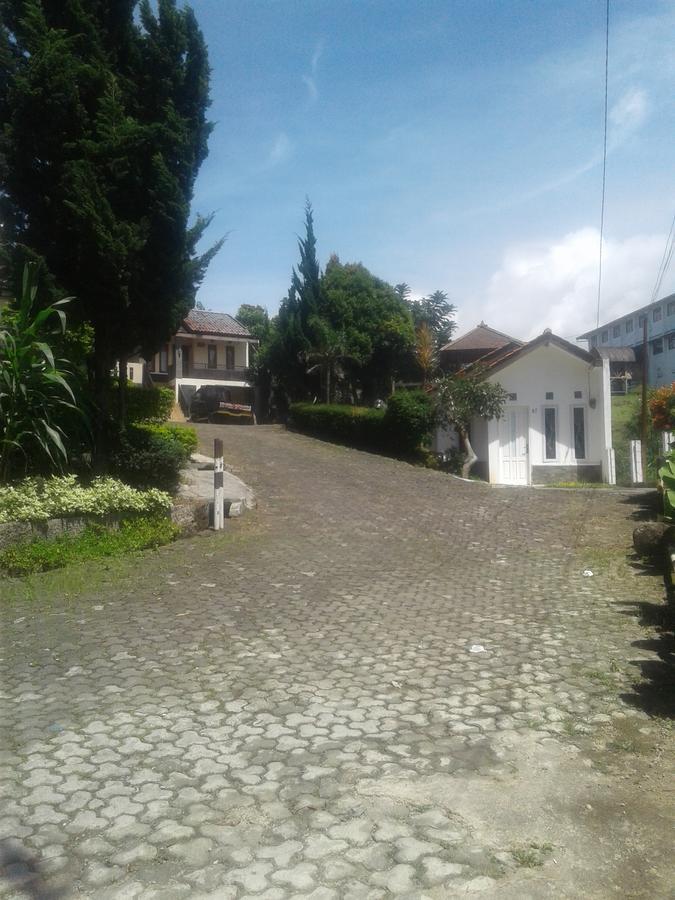 Villa Beverly Lembang Extérieur photo