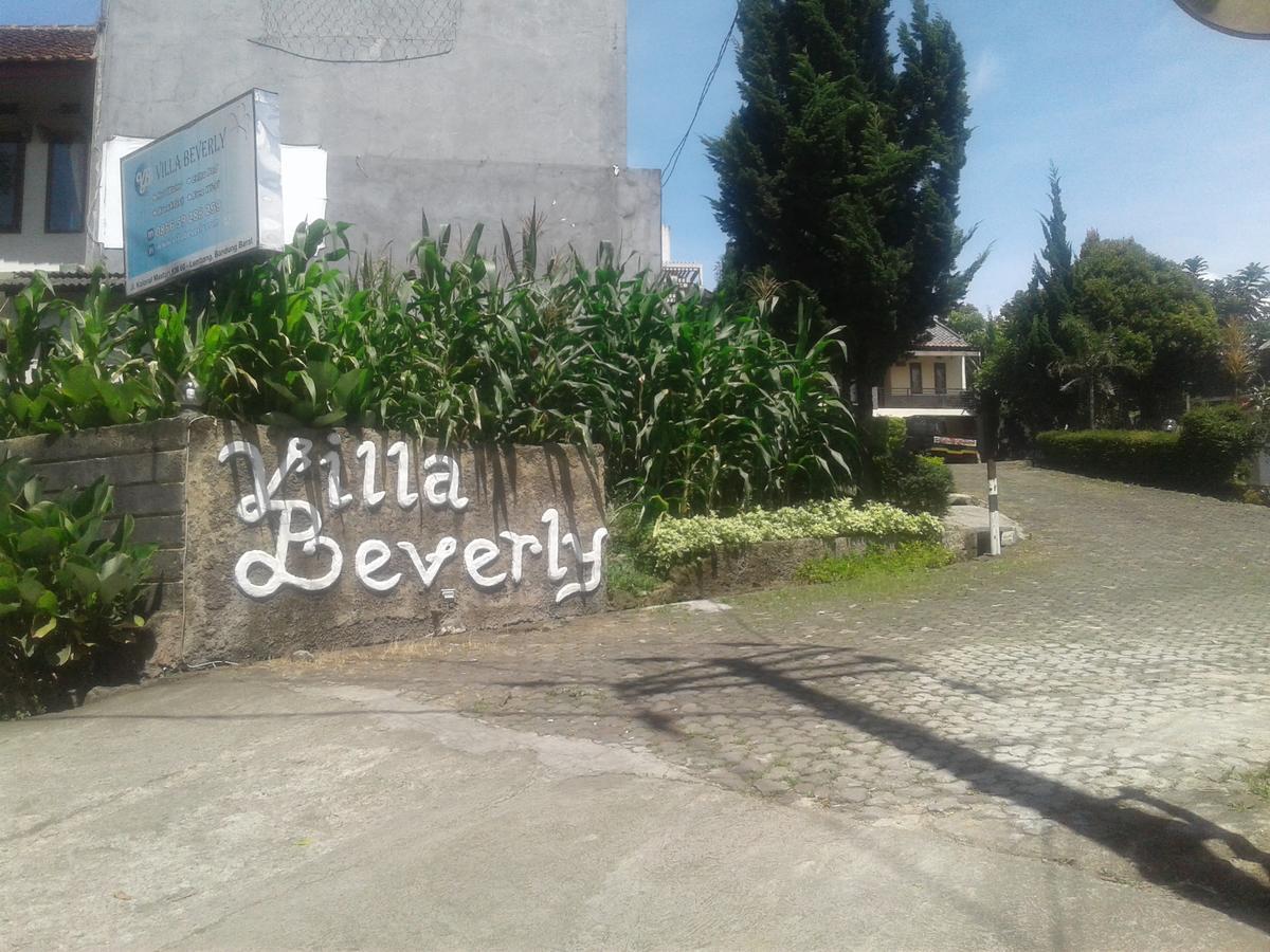 Villa Beverly Lembang Extérieur photo