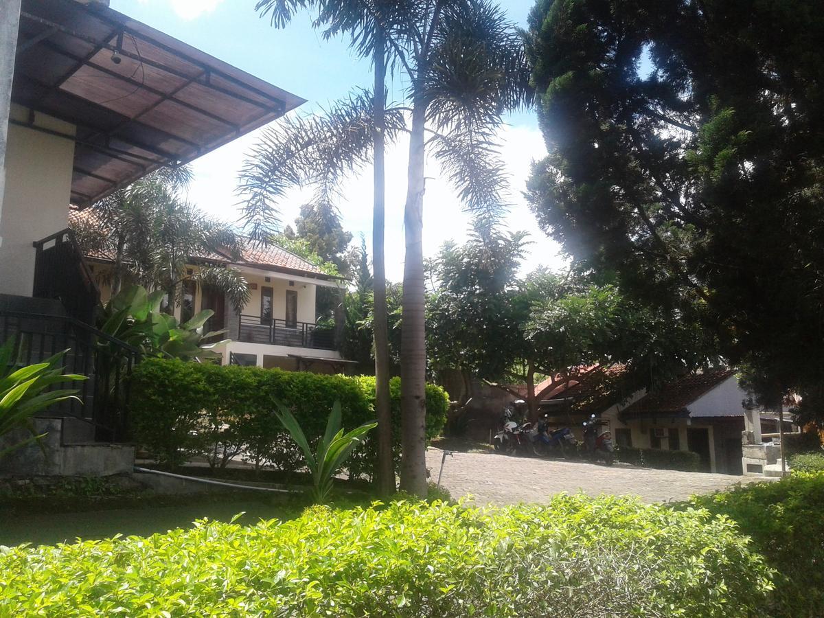 Villa Beverly Lembang Extérieur photo